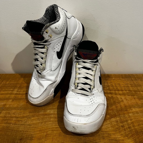 Nike men’s air flight lite ll white and black GUC size 8 minor marks shown* - Picture 4 of 14